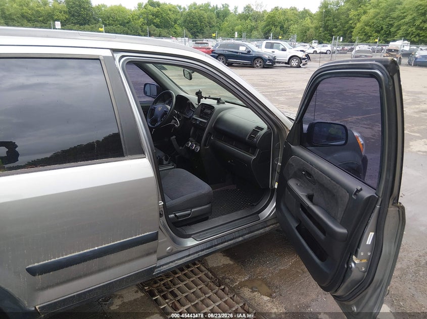 2006 Honda Cr-v VIN JHLRD68576C016088 IAAI salvage auction — NORMAL WEAR, Clear (Connecticut), sold $725 on 2026-07-09 (photo 5)
