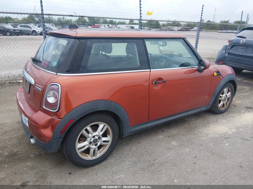 2013 Mini Hard top VIN WMWSU3C57DT683435 IAAI salvage auction — NORMAL WEAR, Clear (Louisiana), sold $300 on 2026-07-27 (photo 4)