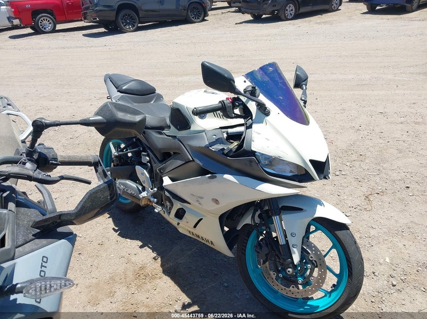 2024 Yamaha Yzf VIN MH3RH18Y0RK014967 IAAI salvage auction — SIDE, Salvage Title, sold $975 on 2026-07-28 (photo 1)