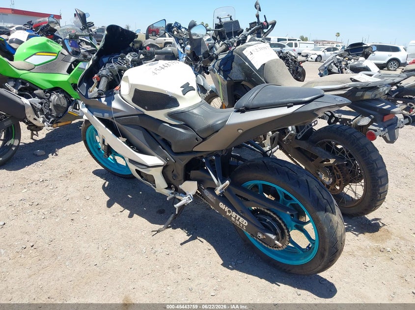 2024 Yamaha Yzf VIN MH3RH18Y0RK014967 IAAI salvage auction — SIDE, Salvage Title, sold $975 on 2026-07-28 (photo 3)