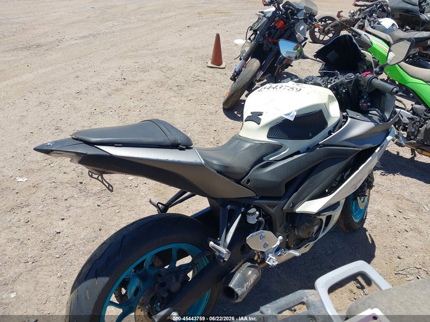 2024 Yamaha Yzf VIN MH3RH18Y0RK014967 IAAI salvage auction — SIDE, Salvage Title, sold $975 on 2026-07-28 (photo 4)