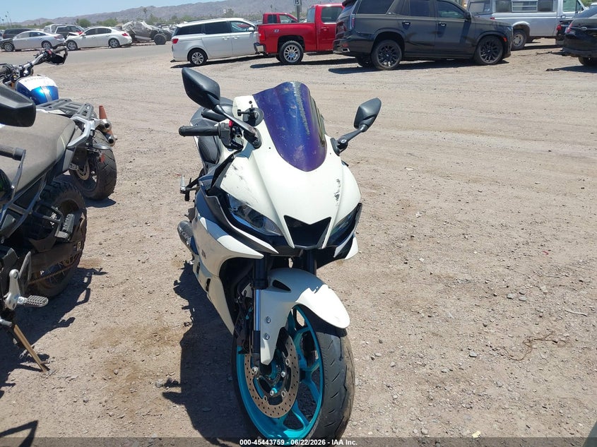 2024 Yamaha Yzf VIN MH3RH18Y0RK014967 IAAI salvage auction — SIDE, Salvage Title, sold $975 on 2026-07-28 (photo 5)