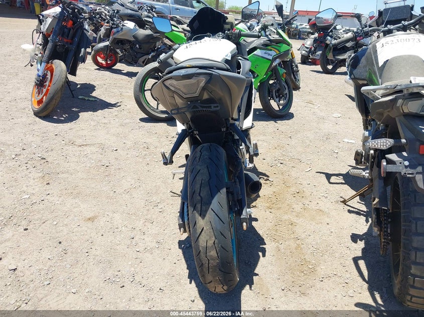 2024 Yamaha Yzf VIN MH3RH18Y0RK014967 IAAI salvage auction — SIDE, Salvage Title, sold $975 on 2026-07-28 (photo 6)