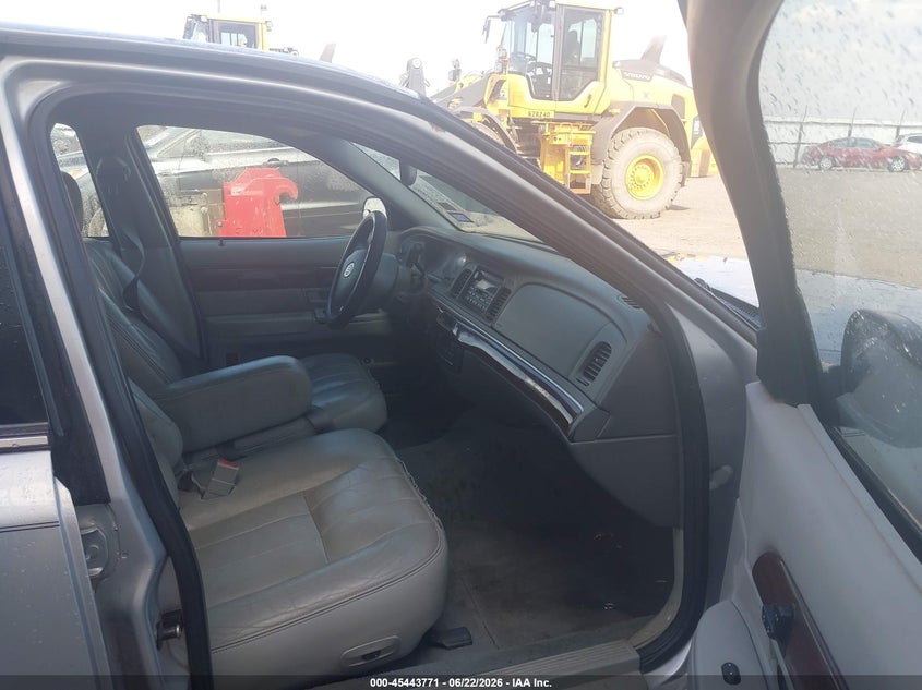 2003 Mercury Grand marquis VIN 2MEFM75W43X643749 IAAI salvage auction — NORMAL WEAR, Original (Texas), sold $100 on 2026-07-21 (photo 5)