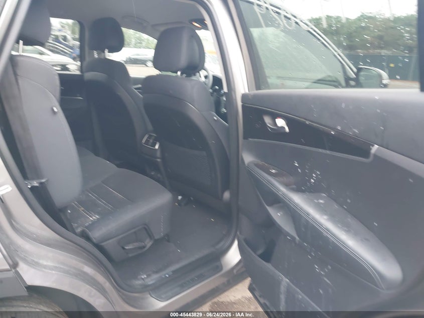 2016 Kia Sorento VIN 5XYPGDA35GG132993 IAAI salvage auction — REAR END, Salvage Title, sold $1,450 on 2026-08-01 (photo 8)