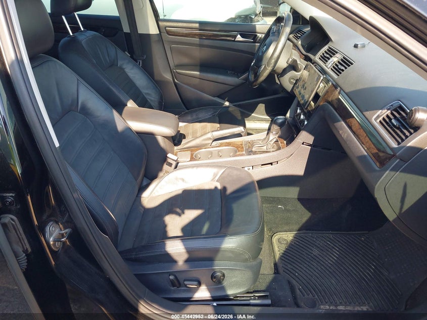 2014 Volkswagen Passat VIN 1VWCN7A30EC068835 IAAI salvage auction — LEFT FRONT, Salvage (Illinois), sold $800 on 2026-07-29 (photo 5)