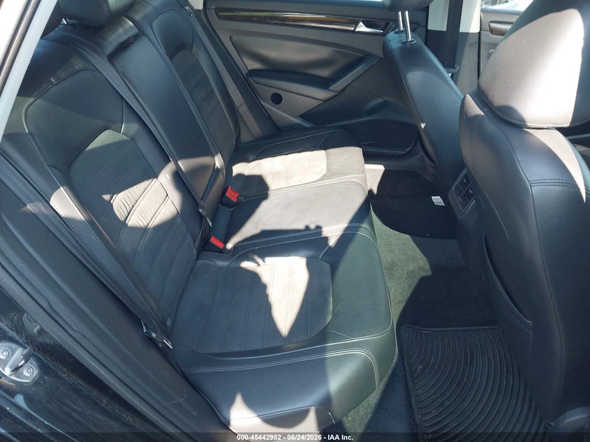 2014 Volkswagen Passat VIN 1VWCN7A30EC068835 IAAI salvage auction — LEFT FRONT, Salvage (Illinois), sold $800 on 2026-07-29 (photo 8)