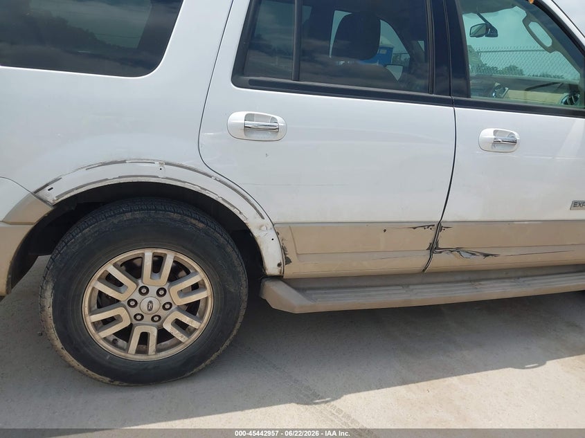 2007 Ford Expedition VIN 1FMFU17567LA66529 IAAI salvage auction — SIDE, Salvage (Texas), sold $575 on 2026-07-09 (photo 6)