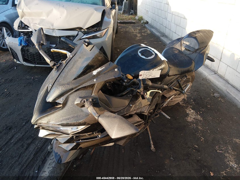 2024 Kawasaki Zx VIN ML5ZXCS14RDA09961 IAAI salvage auction — THEFT, Salvage Title, sold $1,300 on 2026-07-23 (photo 2)