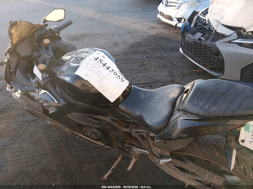 2024 Kawasaki Zx VIN ML5ZXCS14RDA09961 IAAI salvage auction — THEFT, Salvage Title, sold $1,300 on 2026-07-23 (photo 3)