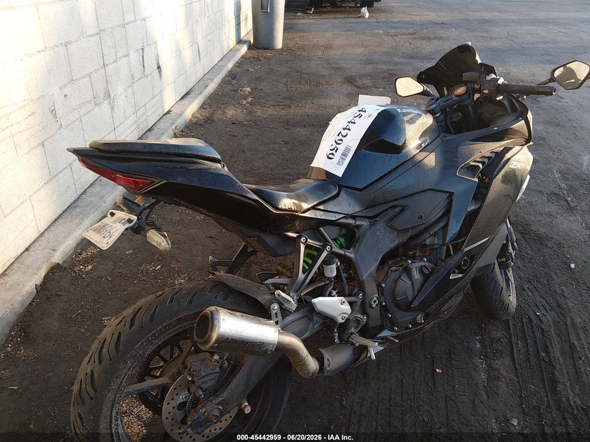 2024 Kawasaki Zx VIN ML5ZXCS14RDA09961 IAAI salvage auction — THEFT, Salvage Title, sold $1,300 on 2026-07-23 (photo 4)