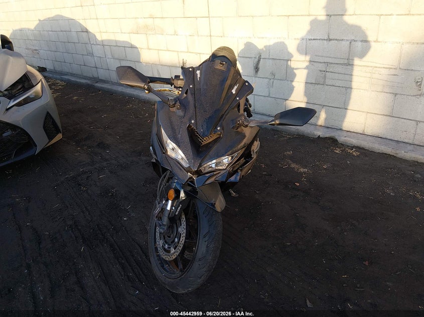 2024 Kawasaki Zx VIN ML5ZXCS14RDA09961 IAAI salvage auction — THEFT, Salvage Title, sold $1,300 on 2026-07-23 (photo 5)