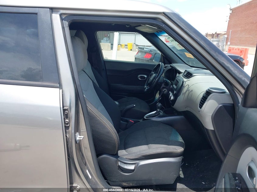 2014 Kia Soul VIN KNDJP3A55E7015054 IAAI salvage auction — SIDE, Salvage (Texas), sold $1,050 on 2026-08-02 (photo 5)