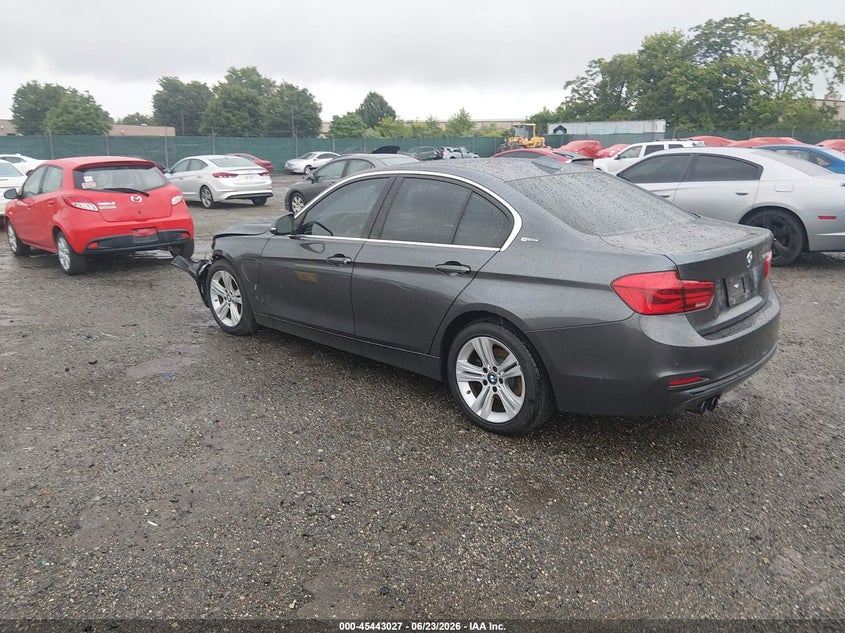 2017 BMW 3er VIN WBA8E1C36HA159348 IAAI salvage auction — LEFT FRONT, Salvage Title, sold $3,850 on 2026-08-02 (photo 3)