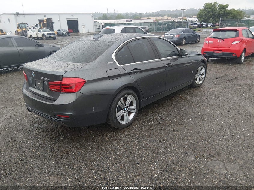 2017 BMW 3er VIN WBA8E1C36HA159348 IAAI salvage auction — LEFT FRONT, Salvage Title, sold $3,850 on 2026-08-02 (photo 4)