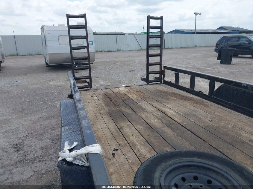 2022 Big tex trailer co inc Special VIN 16V1W2426N2112974 IAAI salvage auction — SIDE, Original (Texas), sold $1,325 on 2026-08-26 (photo 8)