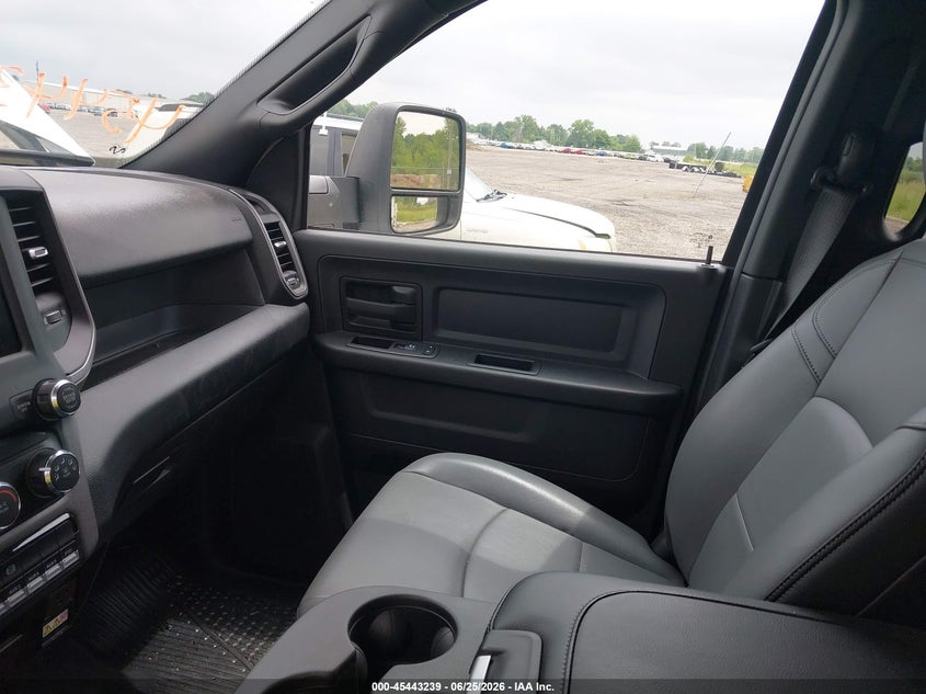 2024 Ram 5500 VIN 3C7WRNFL4RG182182 IAAI salvage auction — FRONT & REAR, Salvage Title, sold $34,700 on 2026-08-26 (photo 6)