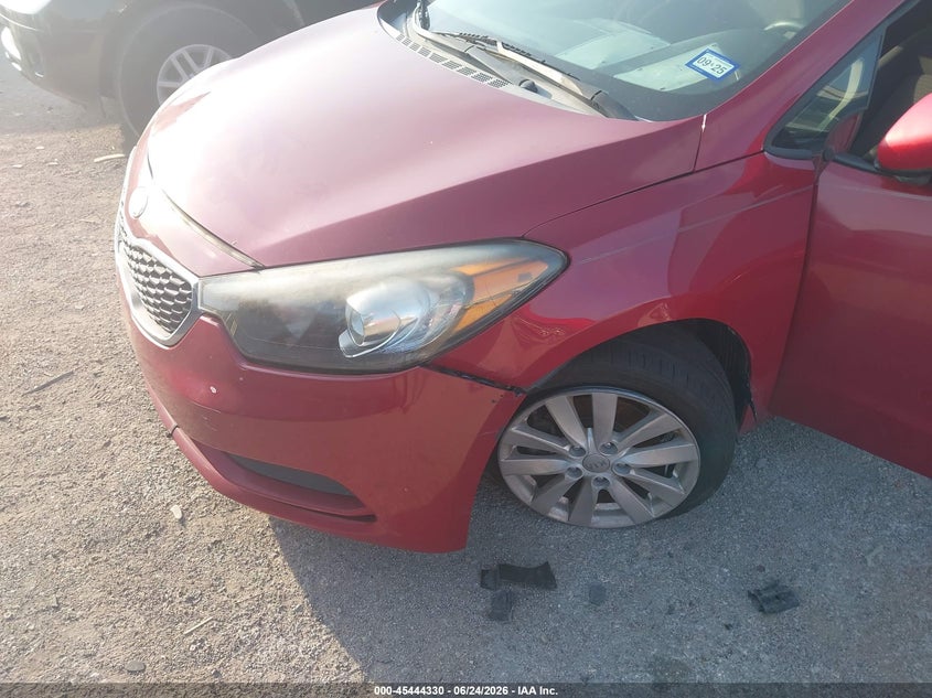 2014 Kia Forte VIN KNAFX4A66E5134115 IAAI salvage auction — FRONT END, Salvage Title, sold $675 on 2026-07-28 (photo 6)