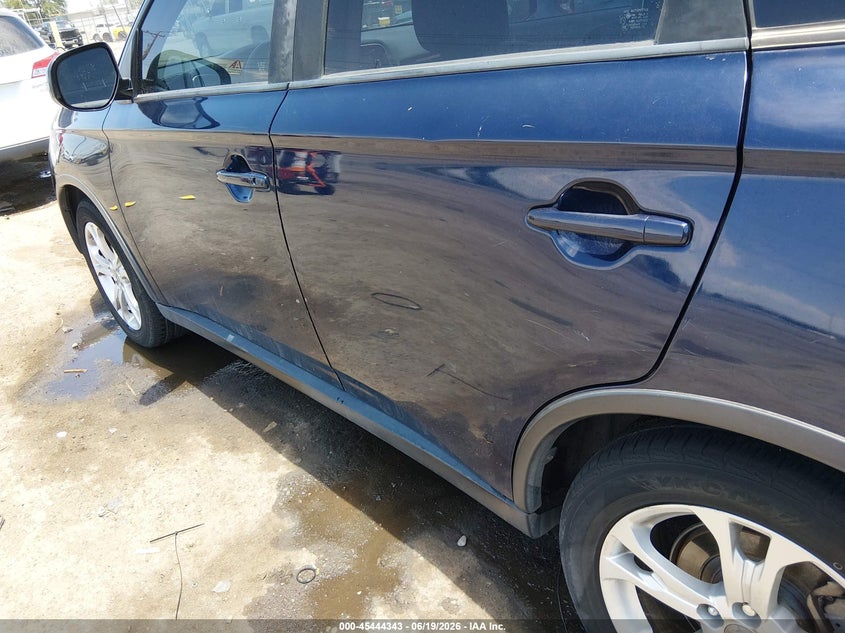 2015 Mitsubishi Outlander VIN JA4AD3A30FZ004650 IAAI salvage auction — NORMAL WEAR, Clear (New Mexico), sold $725 on 2026-07-20 (photo 6)