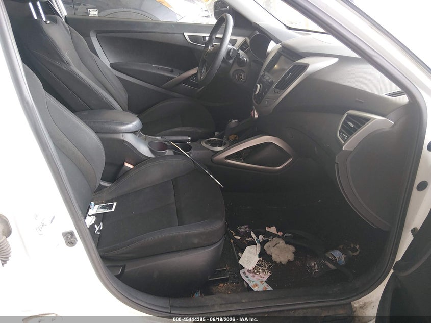 2016 Hyundai Veloster VIN KMHTC6AD5GU266640 IAAI salvage auction — NORMAL WEAR, Clear (Tennessee), sold $650 on 2026-07-29 (photo 5)