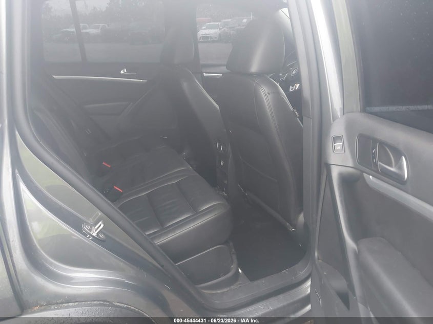 2014 Volkswagen Tiguan VIN WVGBV3AX0EW124051 IAAI salvage auction — LEFT FRONT, Salvage Title, sold $1,500 on 2026-07-29 (photo 8)