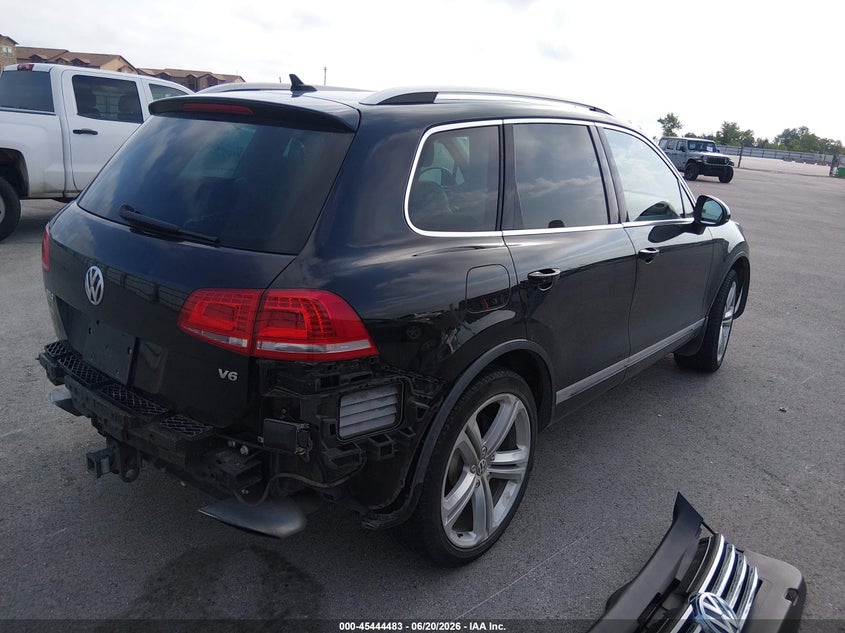 2016 Volkswagen Touareg VIN WVGEF9BP5GD011576 IAAI salvage auction — REAR END, Salvage Title, sold $25 on 2026-08-01 (photo 4)