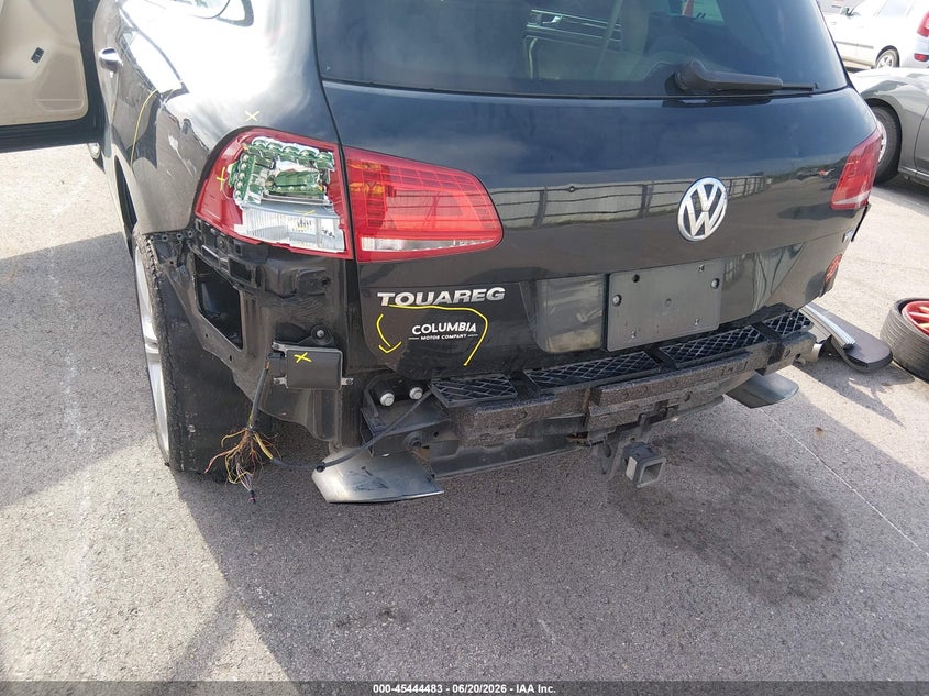 2016 Volkswagen Touareg VIN WVGEF9BP5GD011576 IAAI salvage auction — REAR END, Salvage Title, sold $25 on 2026-08-01 (photo 6)