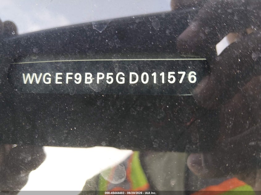 2016 Volkswagen Touareg VIN WVGEF9BP5GD011576 IAAI salvage auction — REAR END, Salvage Title, sold $25 on 2026-08-01 (photo 9)