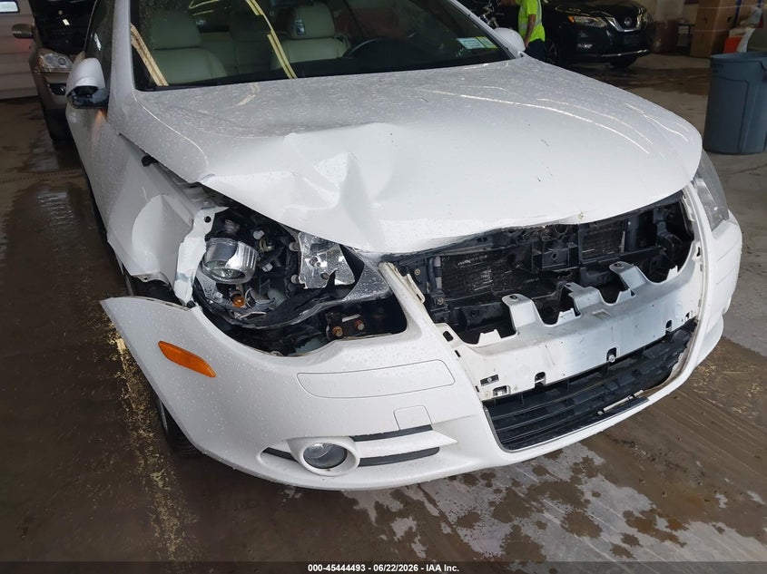 2007 Volkswagen Eos VIN WVWDA71F97V021341 IAAI salvage auction — RIGHT FRONT, Mv-907A (New York), sold $400 on 2026-07-09 (photo 6)