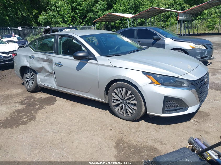 2025 Nissan Altima VIN 1N4BL4DV6SN378185 IAAI salvage auction — RIGHT SIDE, Salvage Title, sold $7,600 on 2026-09-01 (photo 1)