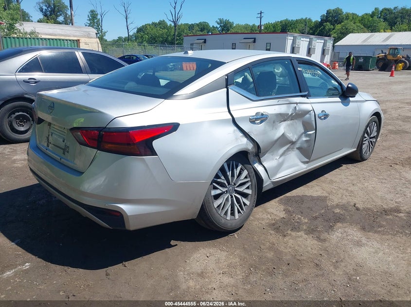 2025 Nissan Altima VIN 1N4BL4DV6SN378185 IAAI salvage auction — RIGHT SIDE, Salvage Title, sold $7,600 on 2026-09-01 (photo 4)