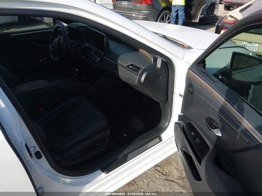 2022 Lexus ES VIN 58AGA1C17NU019963 IAAI salvage auction — FRONT END, Original (Texas), sold $17,250 on 2026-10-07 (photo 5)