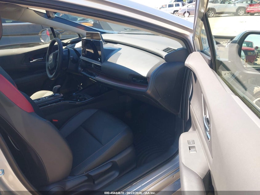 2026 Toyota Prius VIN JTDACACU5T3078292 IAAI salvage auction — RIGHT FRONT, Salvage Title, sold $11,800 on 2026-07-31 (photo 5)