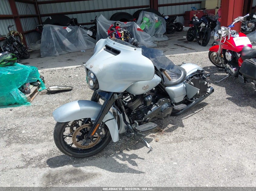 2023 Harley-davidson Street glide VIN 1HD1KRP17PB643069 IAAI salvage auction — LEFT & RIGHT, Salvage Title, sold $8,000 on 2026-08-26 (photo 2)