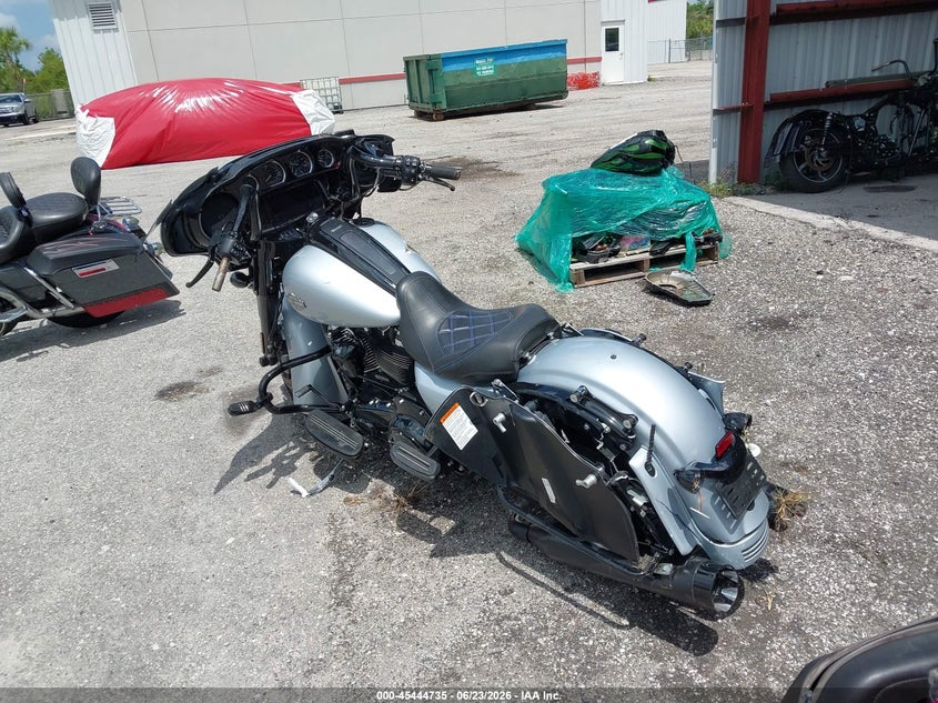 2023 Harley-davidson Street glide VIN 1HD1KRP17PB643069 IAAI salvage auction — LEFT & RIGHT, Salvage Title, sold $8,000 on 2026-08-26 (photo 3)