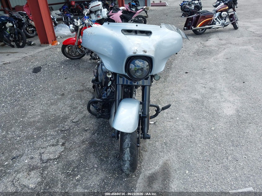 2023 Harley-davidson Street glide VIN 1HD1KRP17PB643069 IAAI salvage auction — LEFT & RIGHT, Salvage Title, sold $8,000 on 2026-08-26 (photo 5)
