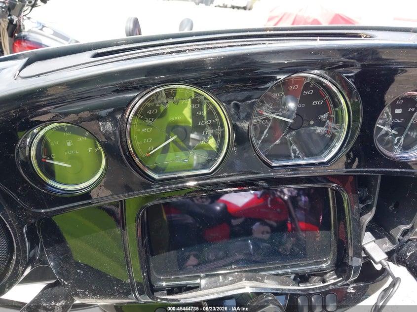 2023 Harley-davidson Street glide VIN 1HD1KRP17PB643069 IAAI salvage auction — LEFT & RIGHT, Salvage Title, sold $8,000 on 2026-08-26 (photo 7)