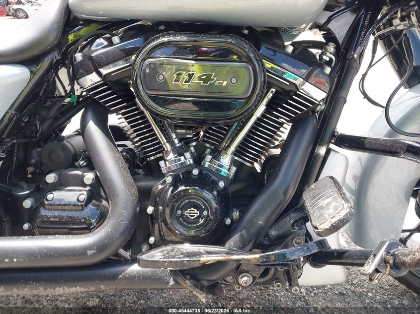 2023 Harley-davidson Street glide VIN 1HD1KRP17PB643069 IAAI salvage auction — LEFT & RIGHT, Salvage Title, sold $8,000 on 2026-08-26 (photo 8)