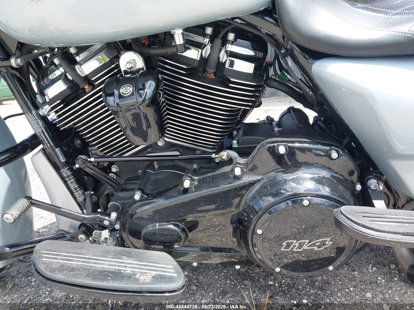 2023 Harley-davidson Street glide VIN 1HD1KRP17PB643069 IAAI salvage auction — LEFT & RIGHT, Salvage Title, sold $8,000 on 2026-08-26 (photo 9)
