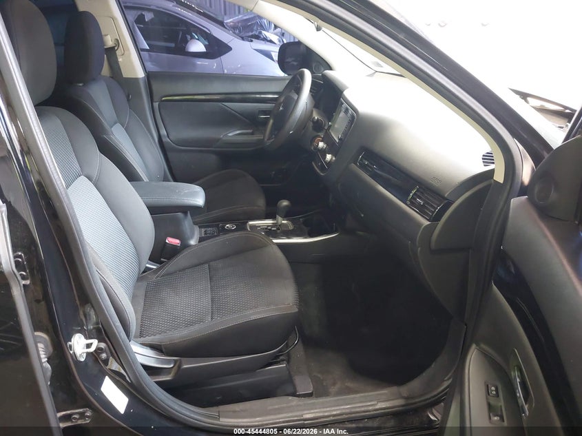 2020 Mitsubishi Outlander VIN JA4AZ3A32LZ026386 IAAI salvage auction — FRONT & REAR, Salvage Title, sold $2,650 on 2026-07-19 (photo 5)