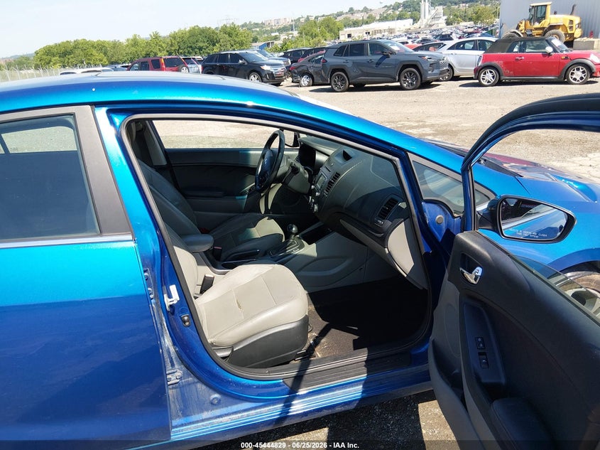 2014 Kia Forte VIN KNAFZ4A84E5195393 IAAI salvage auction — FRONT & REAR, Salvage (Pennsylvania), sold $375 on 2026-07-10 (photo 5)