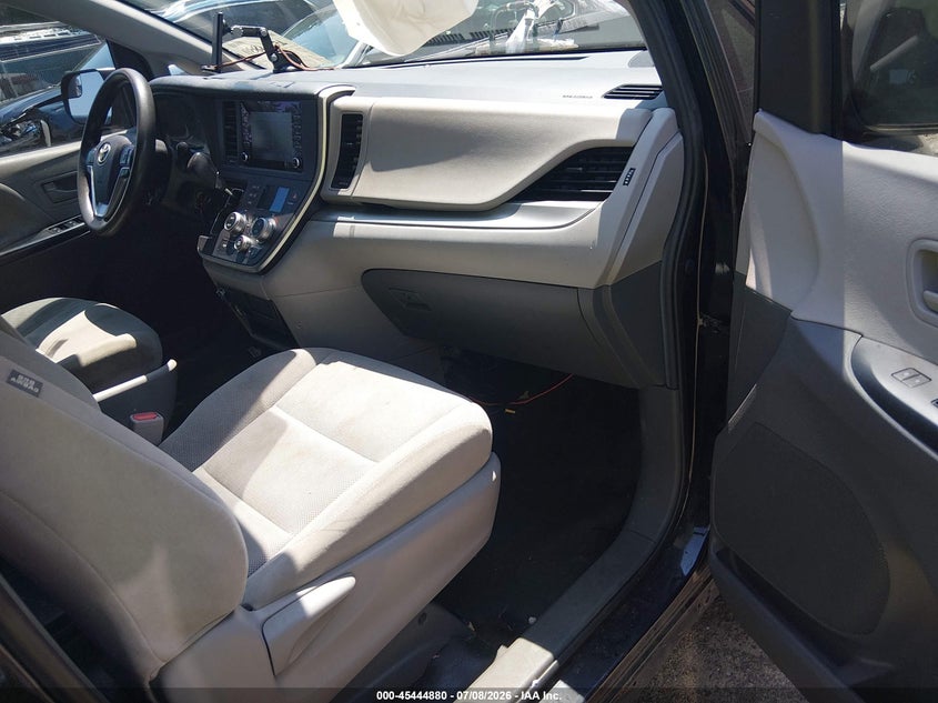 2020 Toyota Sienna VIN 5TDZZ3DC0LS083823 IAAI salvage auction — REAR END, Salvage Title, sold $1,100 on 2026-07-28 (photo 5)
