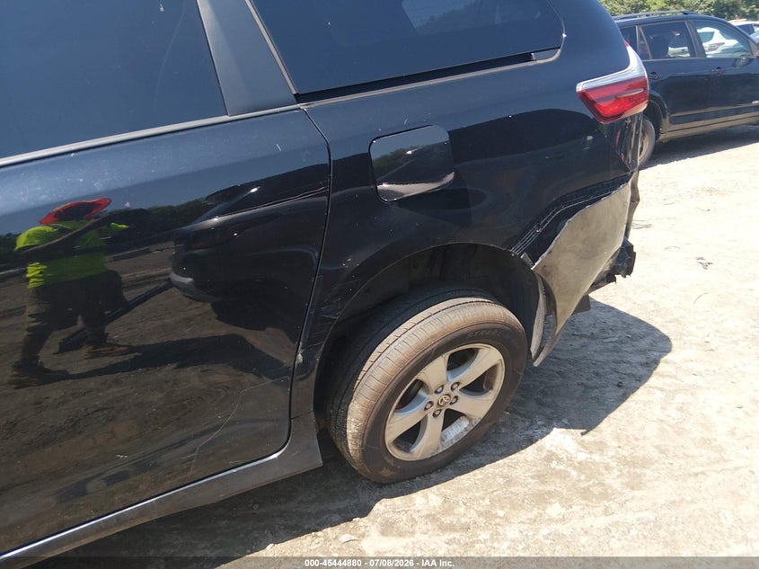 2020 Toyota Sienna VIN 5TDZZ3DC0LS083823 IAAI salvage auction — REAR END, Salvage Title, sold $1,100 on 2026-07-28 (photo 6)