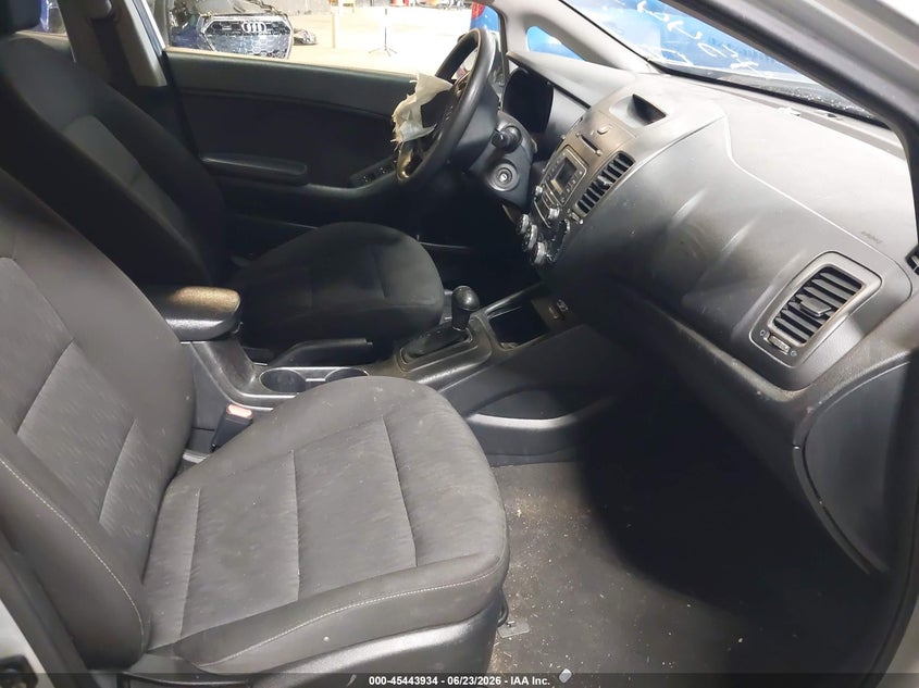 2016 Kia Forte VIN KNAFK4A67G5613628 IAAI salvage auction — FRONT & REAR, Mv-907A (New York), sold $500 on 2026-07-13 (photo 5)