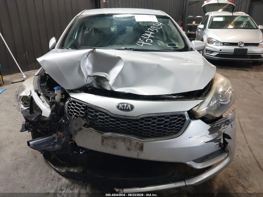 2016 Kia Forte VIN KNAFK4A67G5613628 IAAI salvage auction — FRONT & REAR, Mv-907A (New York), sold $500 on 2026-07-13 (photo 6)