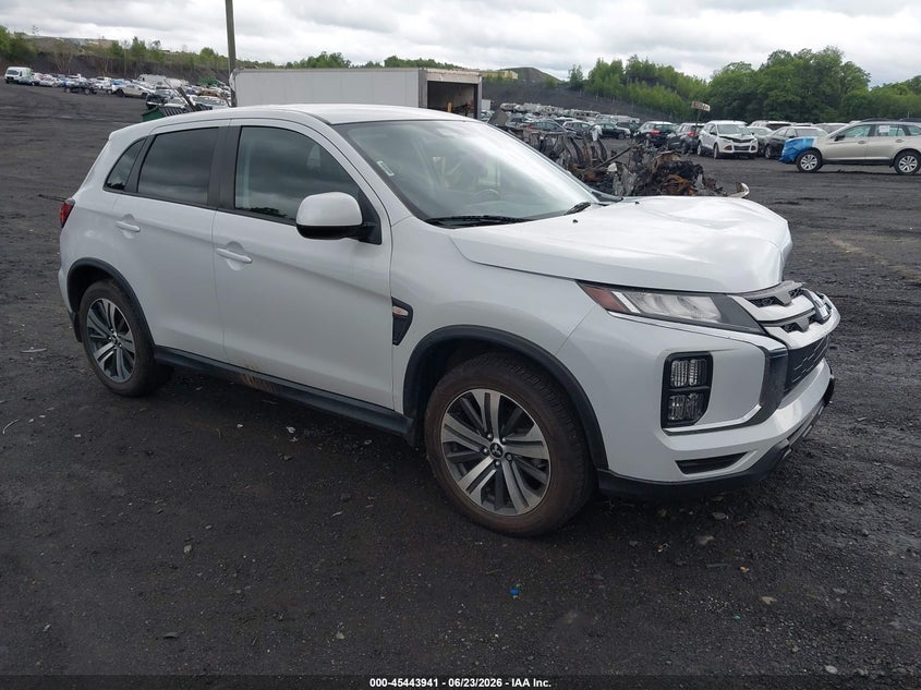 2022 Mitsubishi Outlander VIN JA4ARUAU7NU018797 IAAI salvage auction — FRONT END, Salvage Title, sold $3,850 on 2026-08-01 (photo 1)
