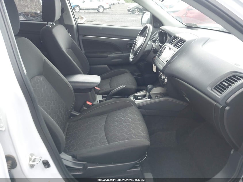 2022 Mitsubishi Outlander VIN JA4ARUAU7NU018797 IAAI salvage auction — FRONT END, Salvage Title, sold $3,850 on 2026-08-01 (photo 5)