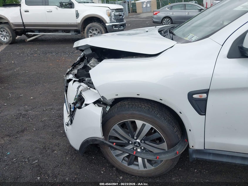 2022 Mitsubishi Outlander VIN JA4ARUAU7NU018797 IAAI salvage auction — FRONT END, Salvage Title, sold $3,850 on 2026-08-01 (photo 6)