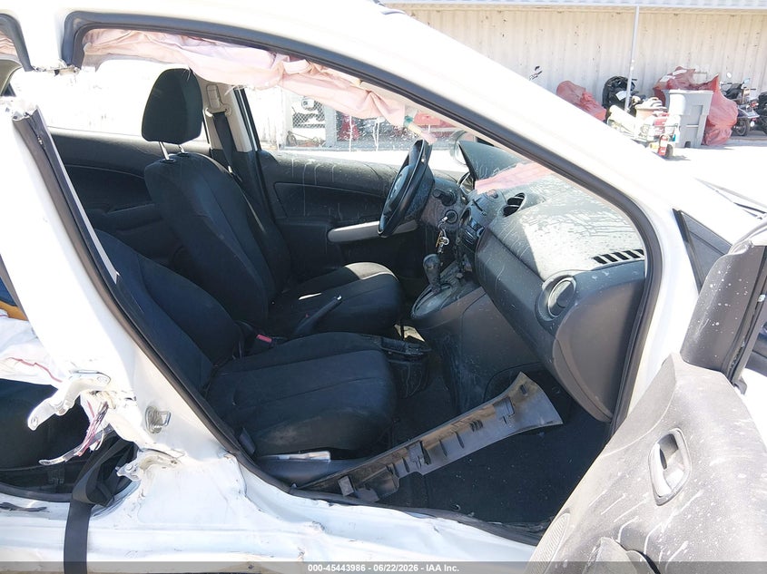 2014 Mazda 2 VIN JM1DE1KZXE0180230 IAAI salvage auction — RIGHT SIDE, Salvage Title, sold $150 on 2026-07-16 (photo 5)