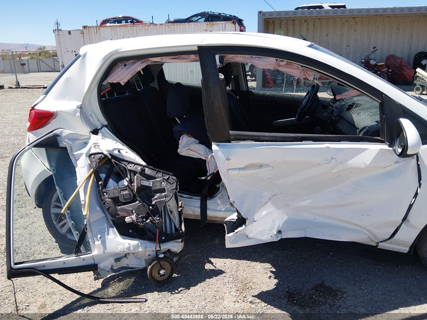 2014 Mazda 2 VIN JM1DE1KZXE0180230 IAAI salvage auction — RIGHT SIDE, Salvage Title, sold $150 on 2026-07-16 (photo 6)